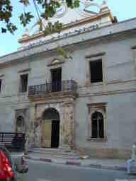 L'ex mairie avant rénovation en musée sur la...