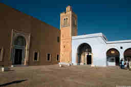 Kairouan, signifie étymologiquement « campement...